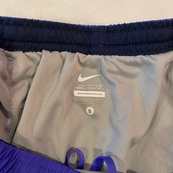 Nike Women’s Shorts - Picture 5 of 6